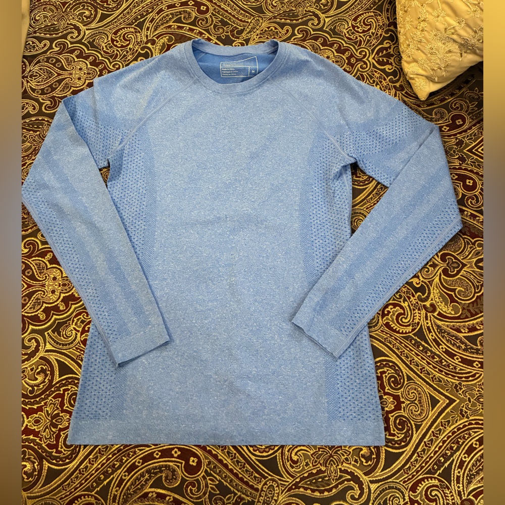 Figs Light Blue Seamless Long Sleeve Scrub Top Size Medium New without Tags